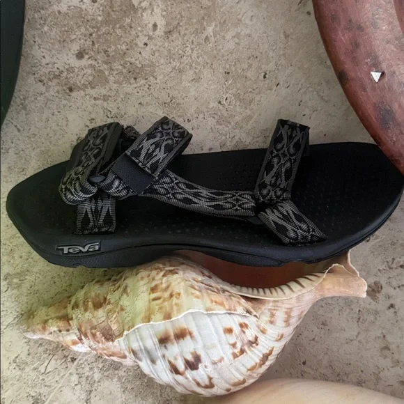 Teva black and grey sandals - Picture 4 of 4